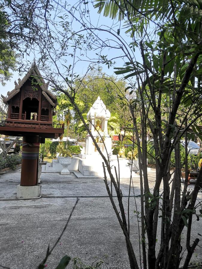 26 With Pool Opposite The Train Station, Near Old And Nimman Apartment Chiang Mai